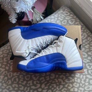 Jordan 12 “blueberry” White and Blue Retro sneakers